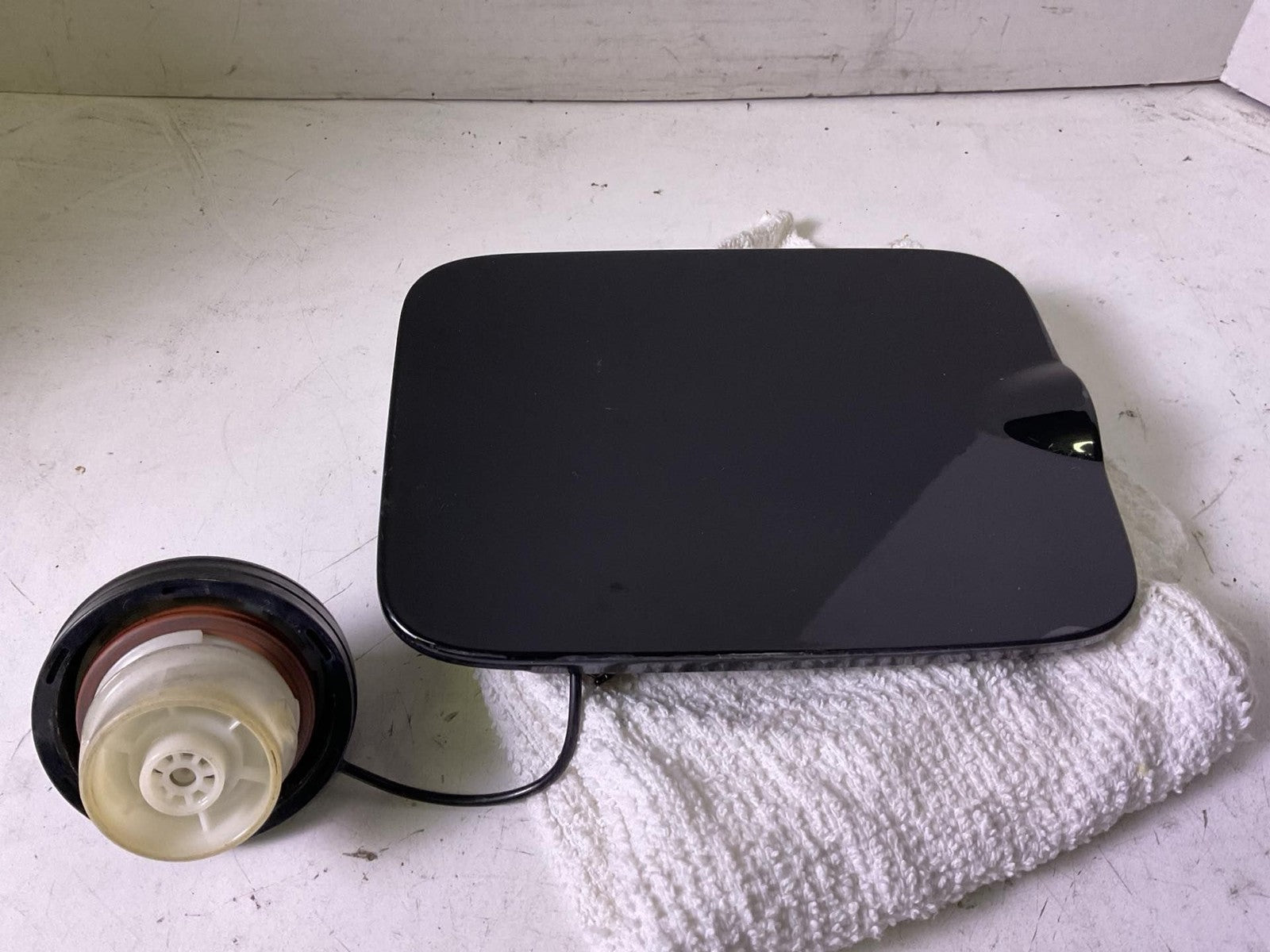 Fuel Tank Door NISSAN PATHFINDER 10 11 120